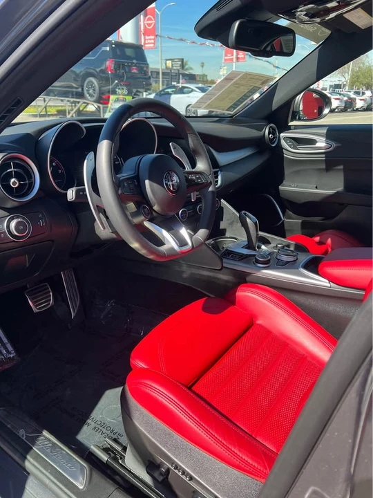 2022 Alfa Romeo Giulia - Image 7 of 13