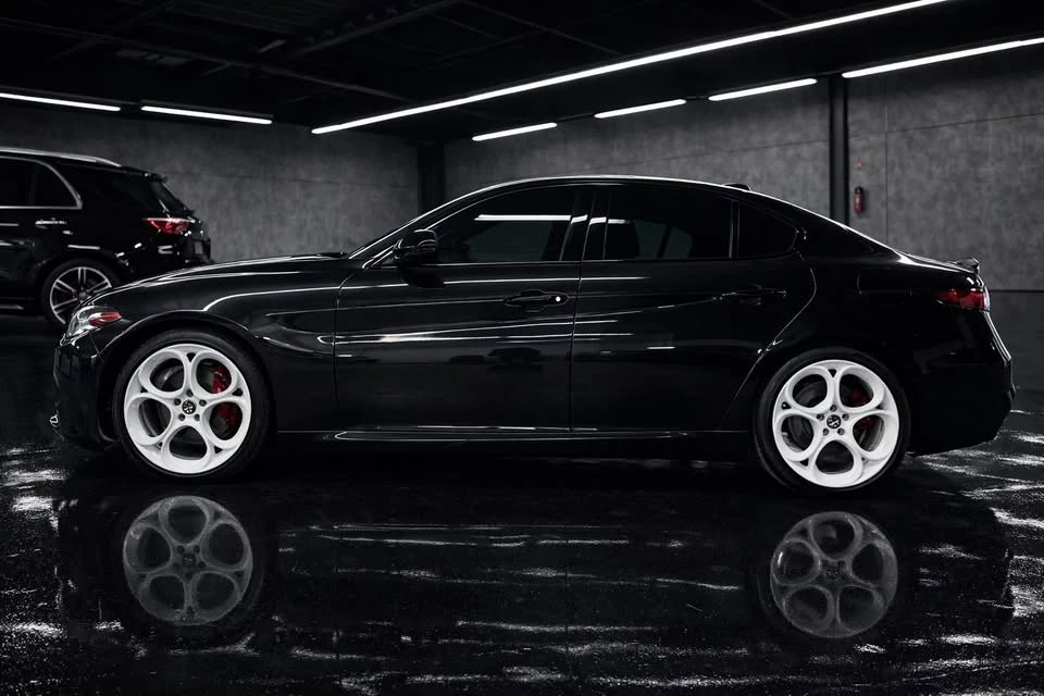 2022 Alfa Romeo Giulia - Image 8 of 10