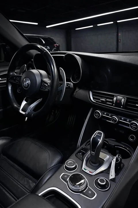 2022 Alfa Romeo Giulia - Image 9 of 10
