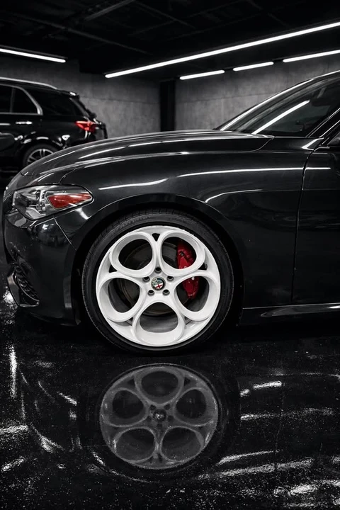 2022 Alfa Romeo Giulia - Image 7 of 10