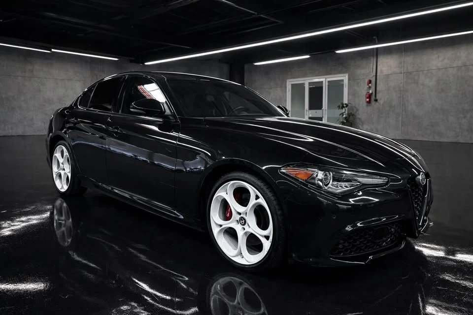 2022 Alfa Romeo Giulia - Image 2 of 10