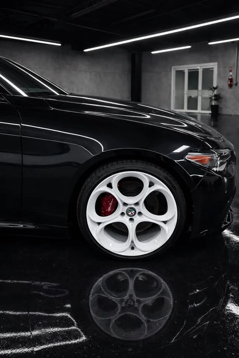 2022 Alfa Romeo Giulia - Image 3 of 10