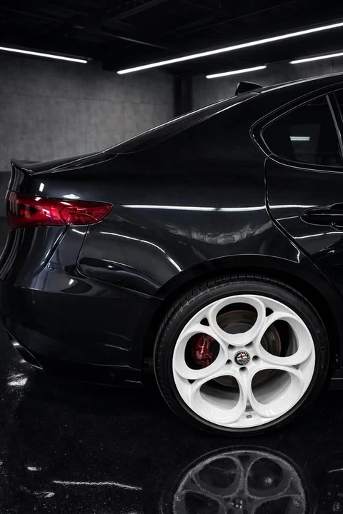 2022 Alfa Romeo Giulia - Image 4 of 10