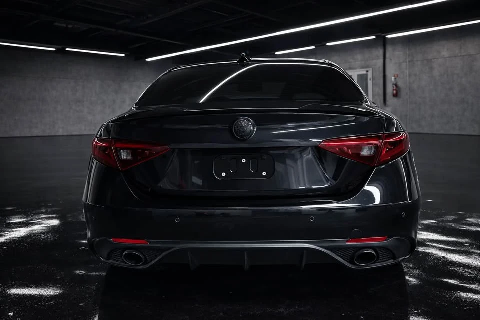 2022 Alfa Romeo Giulia - Image 5 of 10