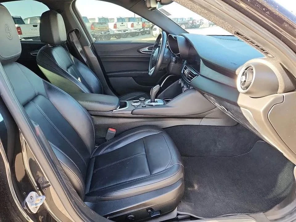 2022 Alfa Romeo Giulia - Image 4 of 5