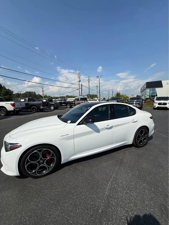 2022 Alfa Romeo Giulia - Image 2 of 11
