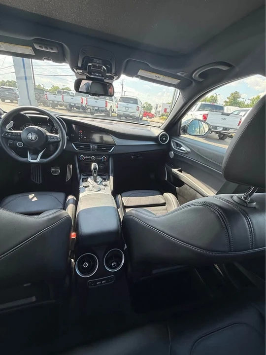 2022 Alfa Romeo Giulia - Image 7 of 11