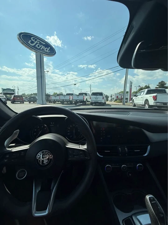 2022 Alfa Romeo Giulia - Image 8 of 11