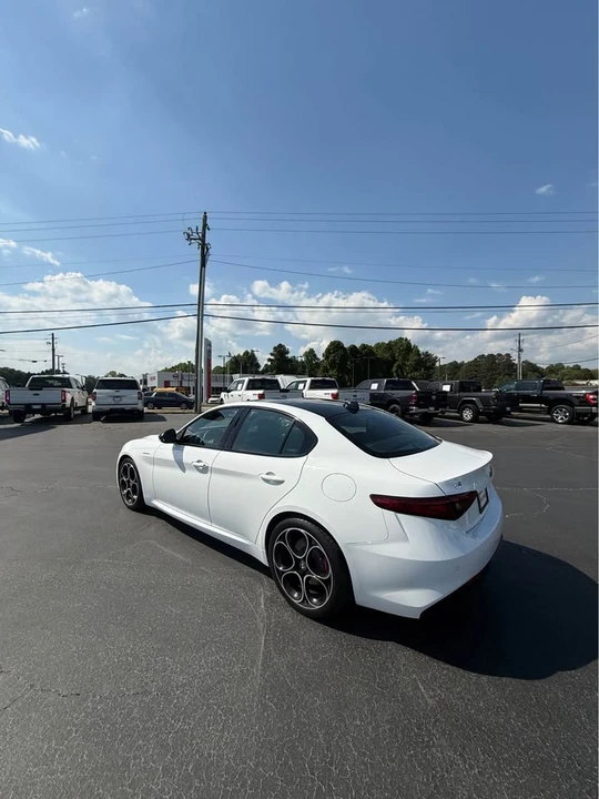 2022 Alfa Romeo Giulia - Image 3 of 11