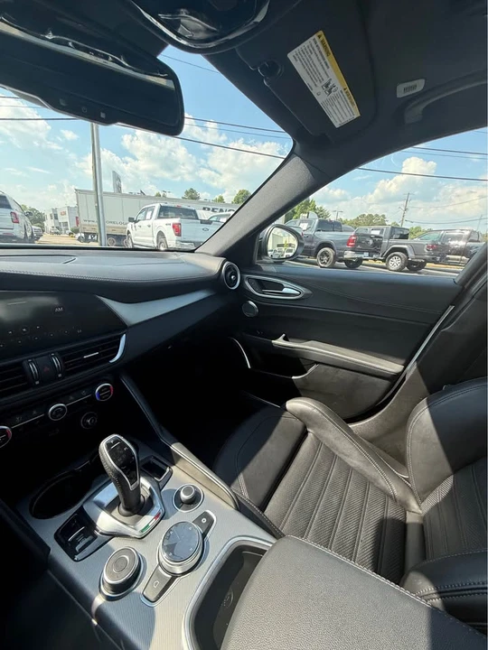 2022 Alfa Romeo Giulia - Image 11 of 11