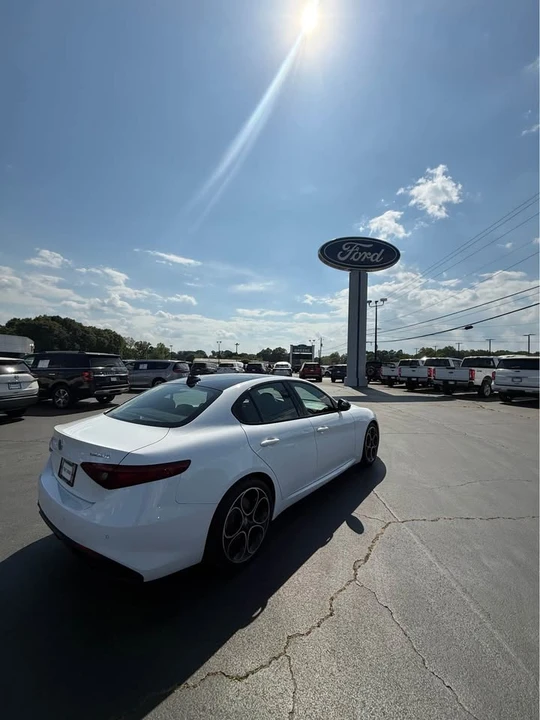 2022 Alfa Romeo Giulia - Image 4 of 11