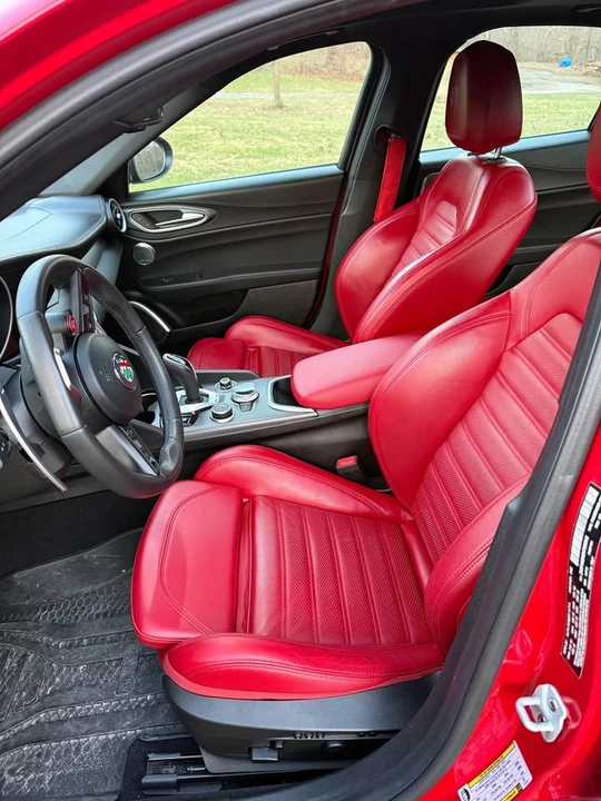 2022 Alfa Romeo Giulia - Image 2 of 17