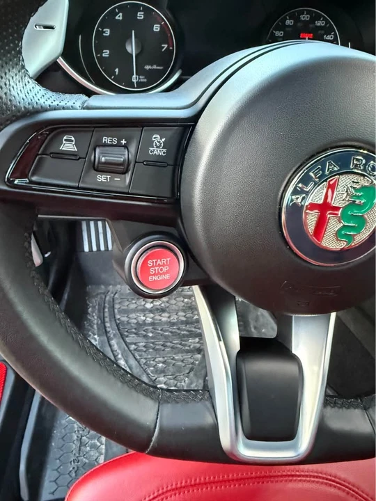 2022 Alfa Romeo Giulia - Image 5 of 17