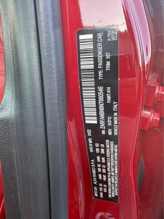 2022 Alfa Romeo Giulia - Image 10 of 17