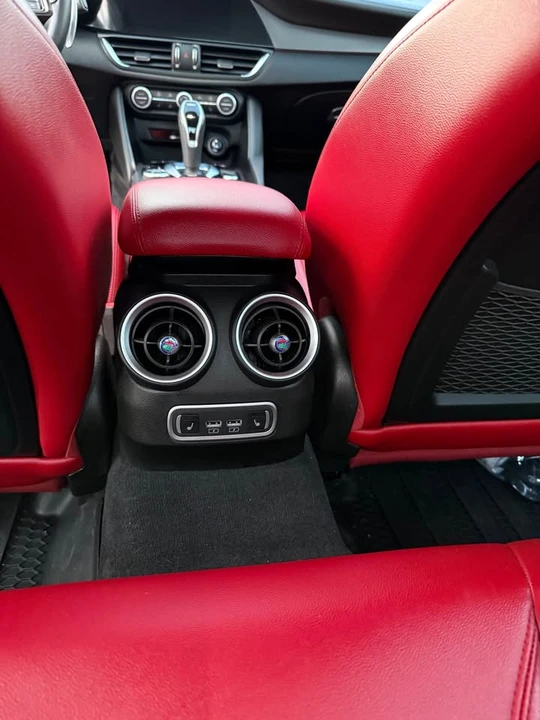 2022 Alfa Romeo Giulia - Image 9 of 17