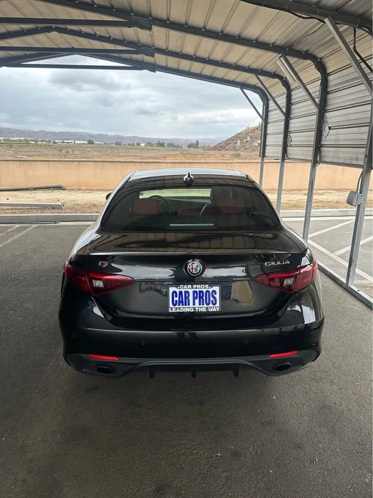 2022 Alfa Romeo Giulia - Image 5 of 5