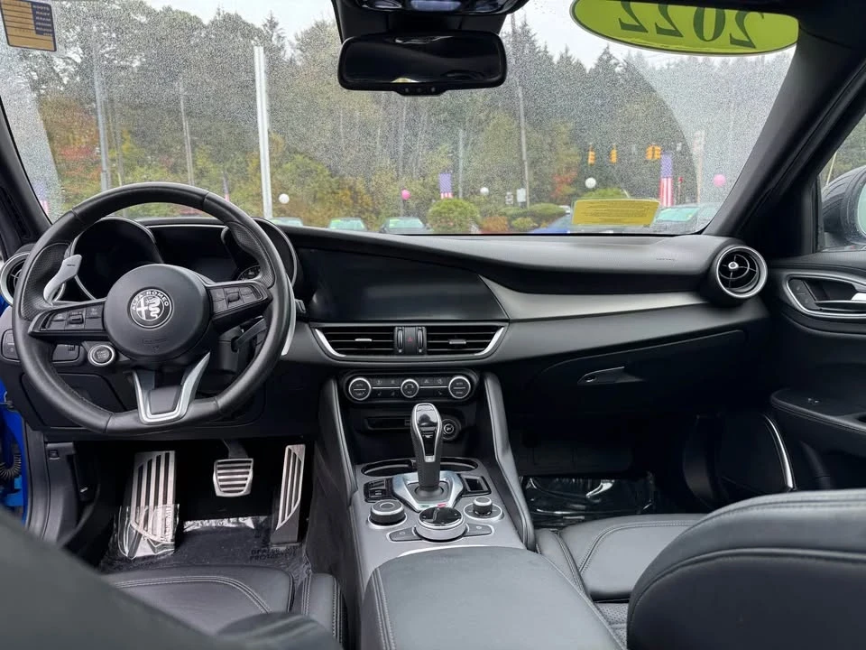 2022 Alfa Romeo Giulia - Image 9 of 9