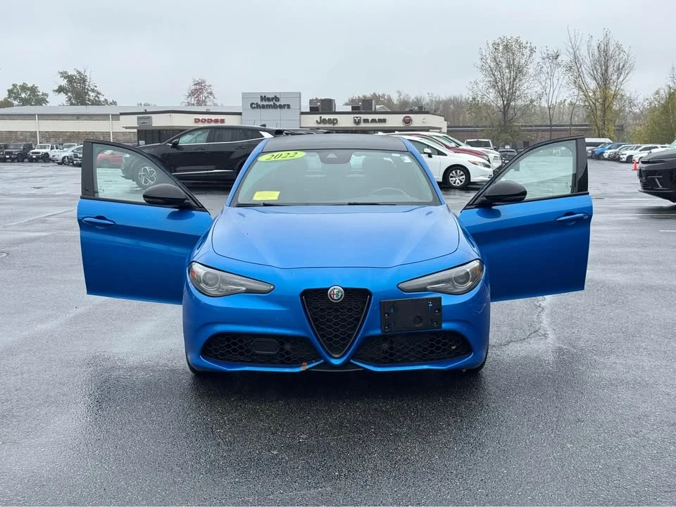 2022 Alfa Romeo Giulia - Image 2 of 9