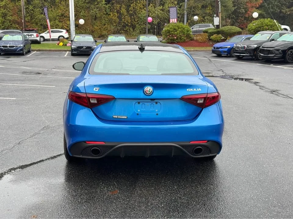 2022 Alfa Romeo Giulia - Image 5 of 9