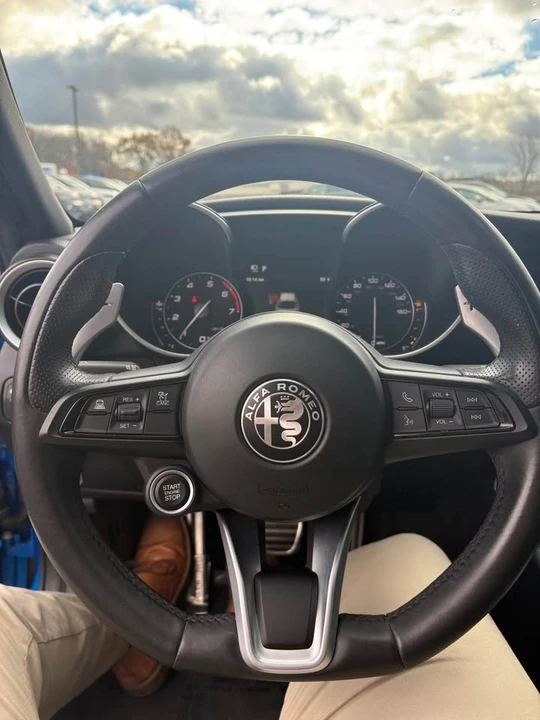 2022 Alfa Romeo Giulia - Image 6 of 10