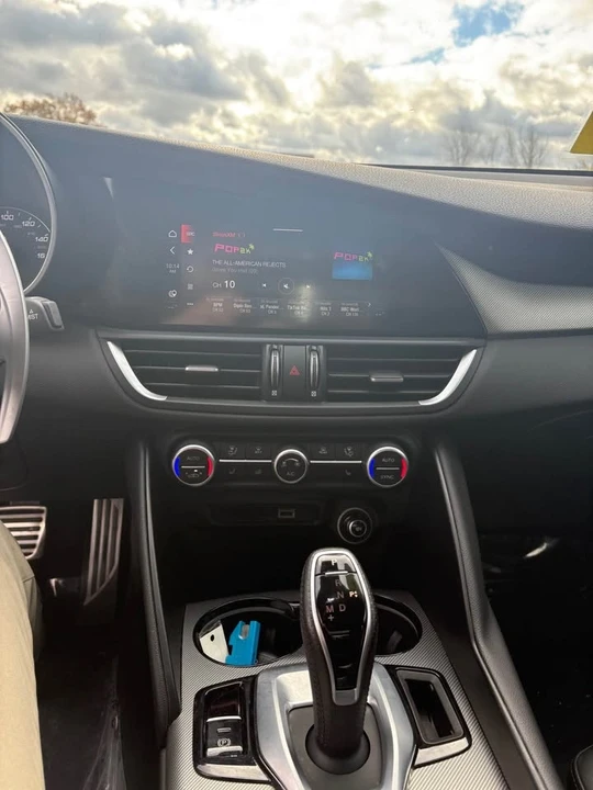 2022 Alfa Romeo Giulia - Image 7 of 10