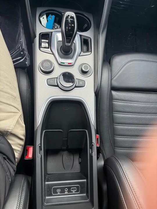2022 Alfa Romeo Giulia - Image 8 of 10