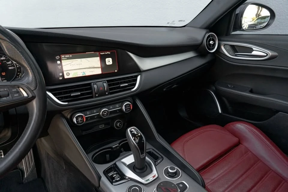 2022 Alfa Romeo Giulia - Image 8 of 17
