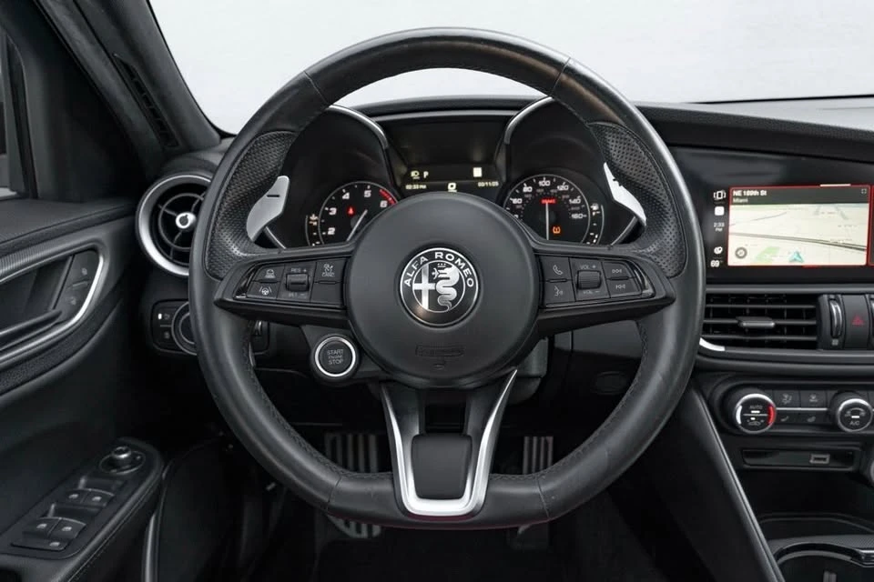 2022 Alfa Romeo Giulia - Image 6 of 17