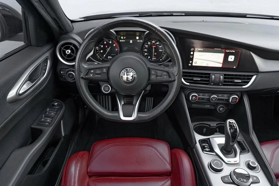 2022 Alfa Romeo Giulia - Image 5 of 17