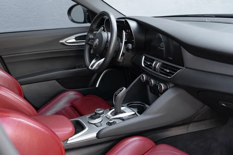 2022 Alfa Romeo Giulia - Image 7 of 17
