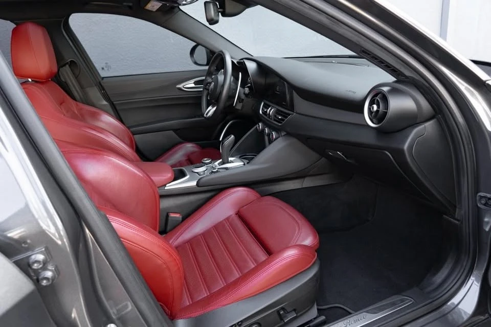 2022 Alfa Romeo Giulia - Image 4 of 17