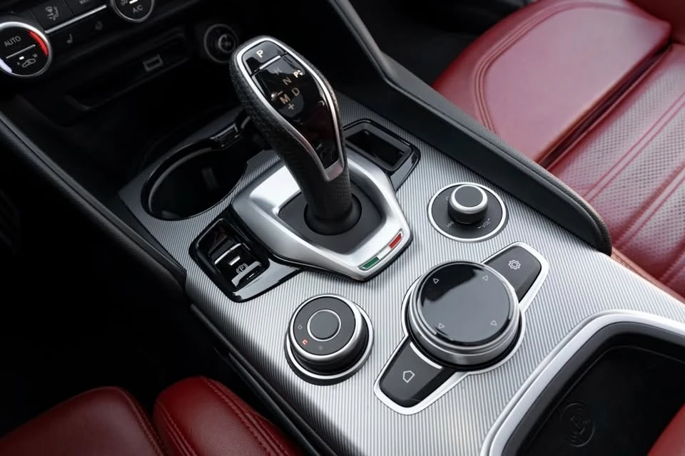 2022 Alfa Romeo Giulia - Image 17 of 17