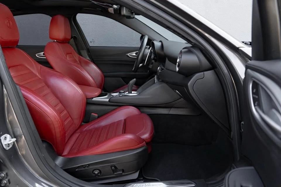 2022 Alfa Romeo Giulia - Image 15 of 17