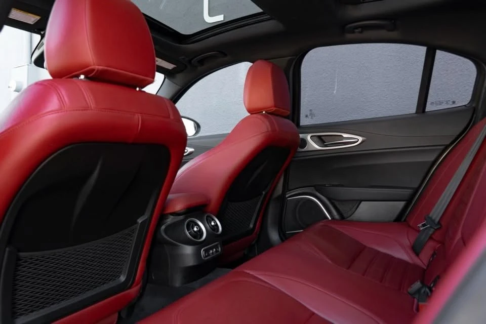 2022 Alfa Romeo Giulia - Image 12 of 17