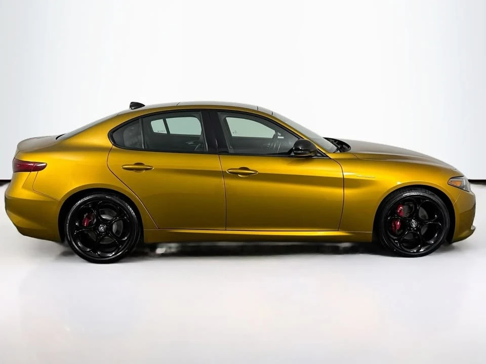 2022 Alfa Romeo Giulia - Image 9 of 15