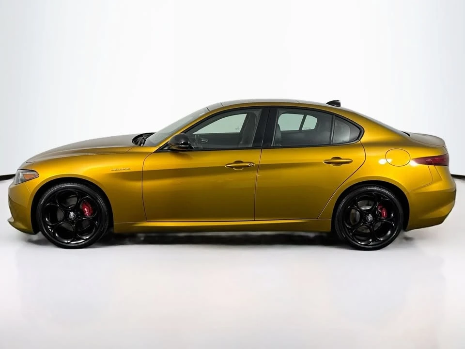2022 Alfa Romeo Giulia - Image 5 of 15