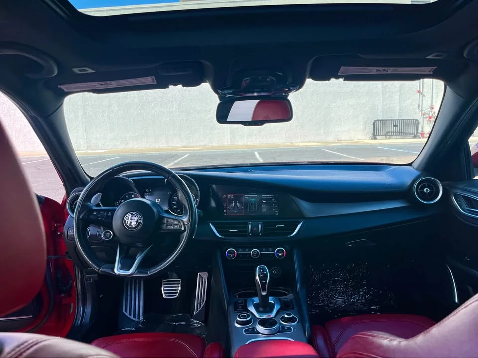 2022 Alfa Romeo Giulia - Image 13 of 16