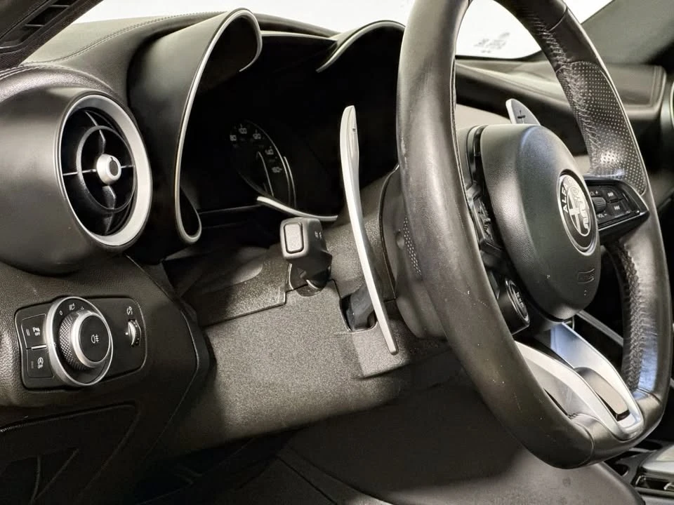 2022 Alfa Romeo Giulia - Image 14 of 15