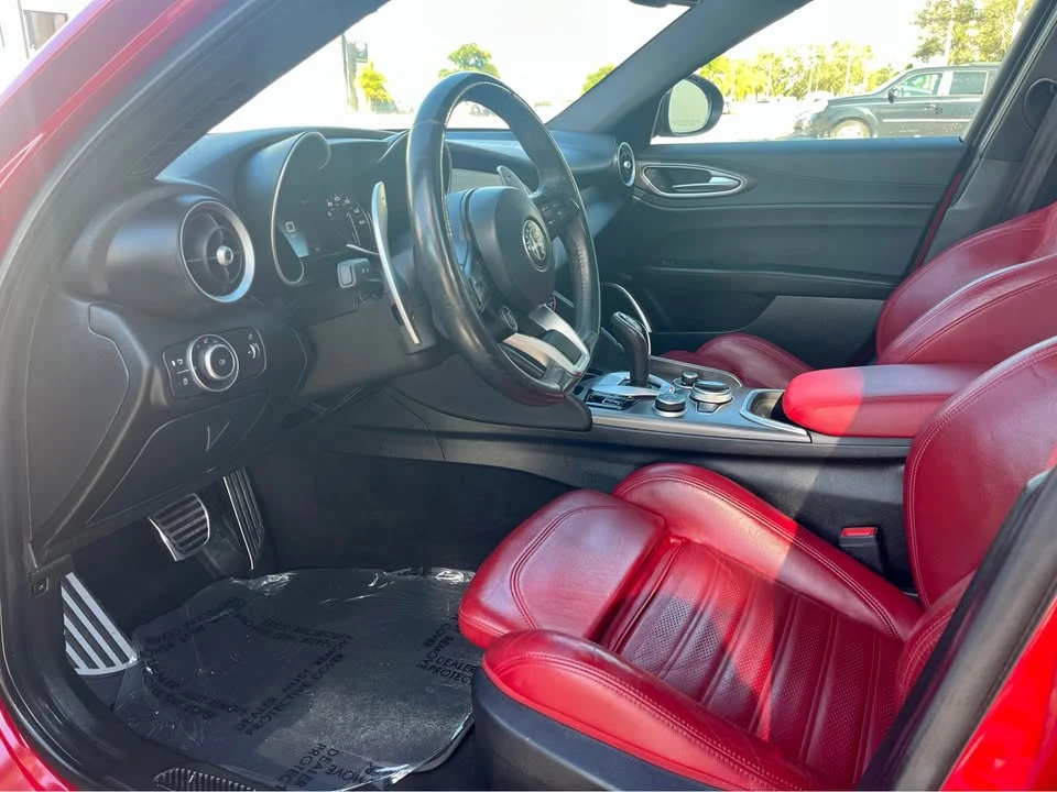 2022 Alfa Romeo Giulia - Image 11 of 16