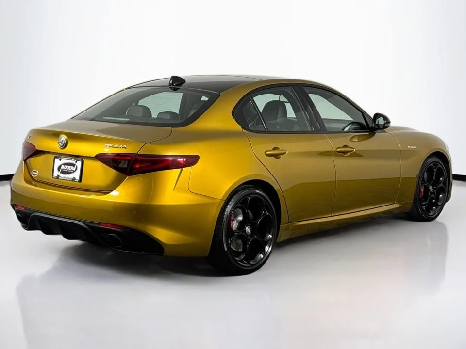 2022 Alfa Romeo Giulia - Image 8 of 15