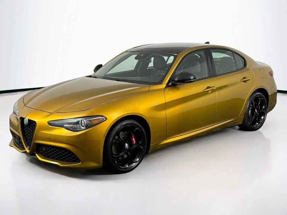 2022 Alfa Romeo Giulia - Image 4 of 15