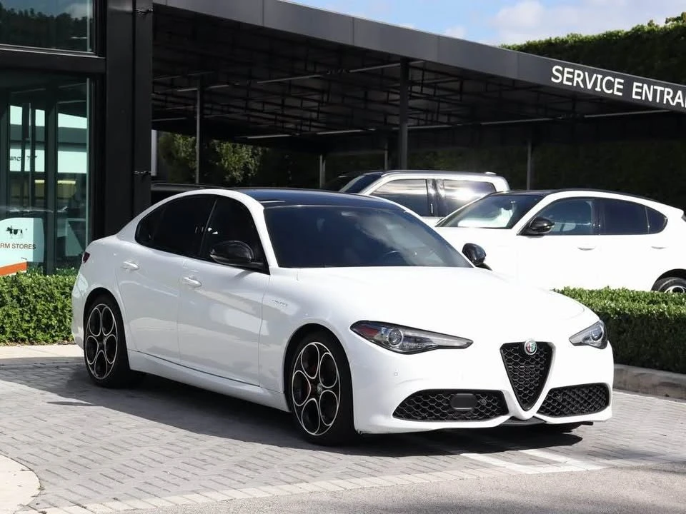 2022 Alfa Romeo Giulia - Image 2 of 8