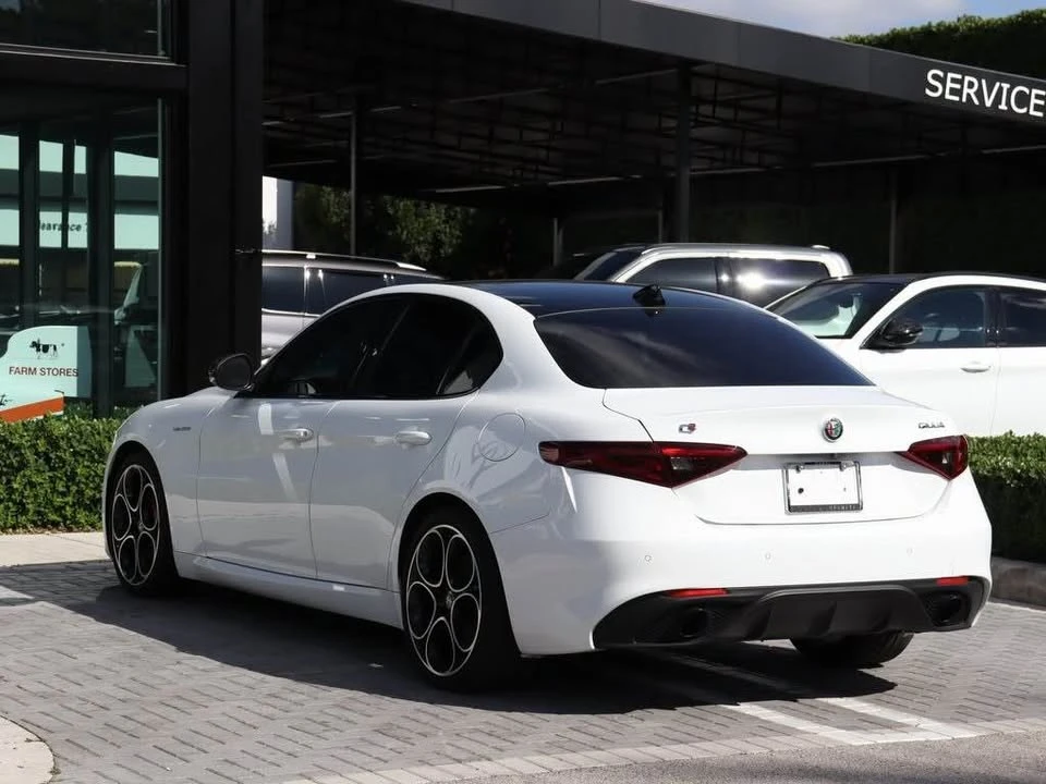 2022 Alfa Romeo Giulia - Image 3 of 8