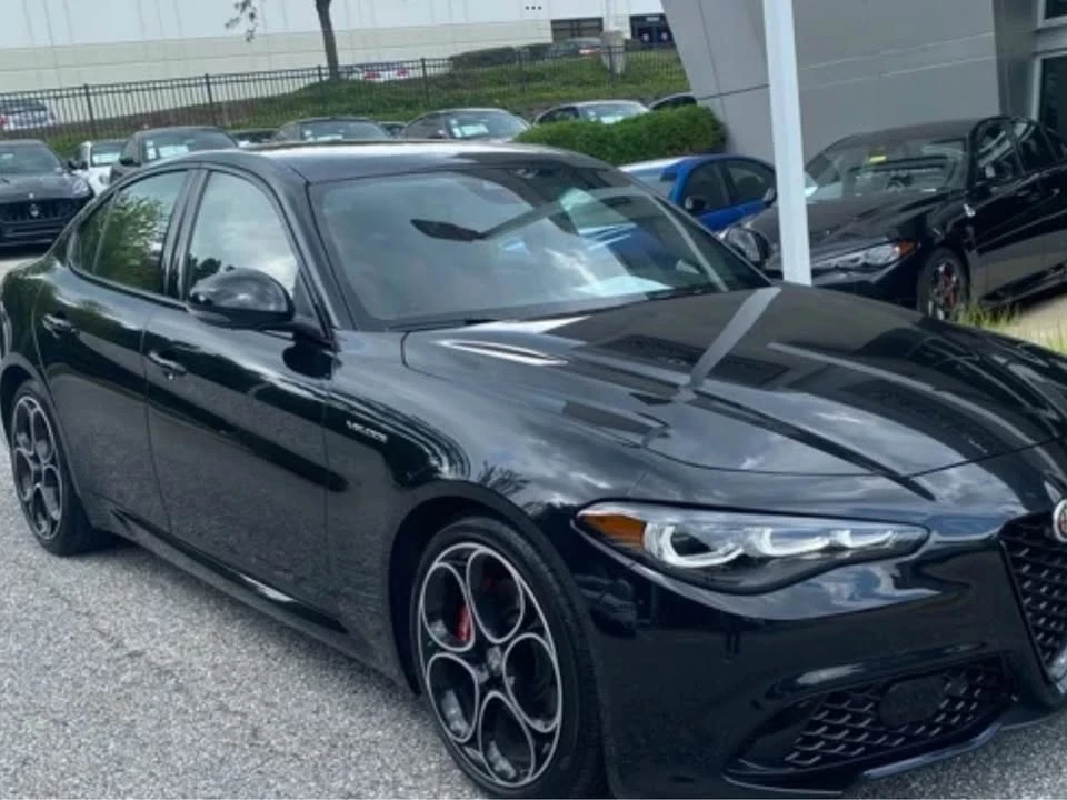 2022 Alfa Romeo Giulia - Image 2 of 15