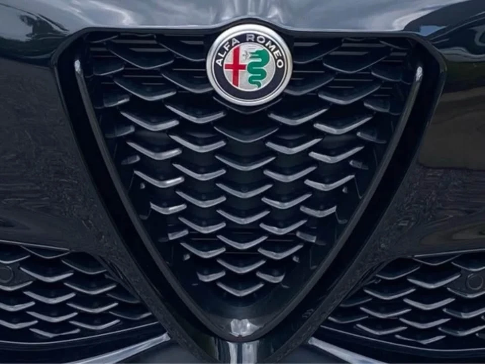 2022 Alfa Romeo Giulia - Image 4 of 15