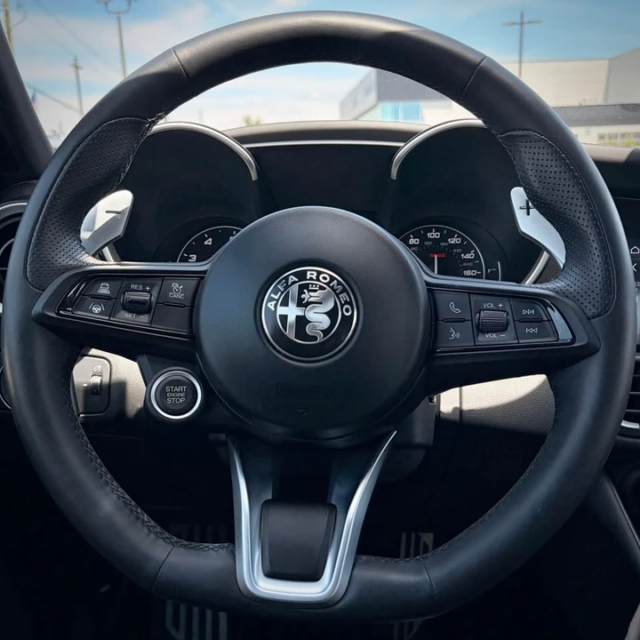 2022 Alfa Romeo Giulia - Image 13 of 20