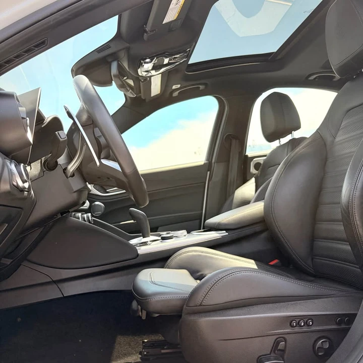 2022 Alfa Romeo Giulia - Image 7 of 20