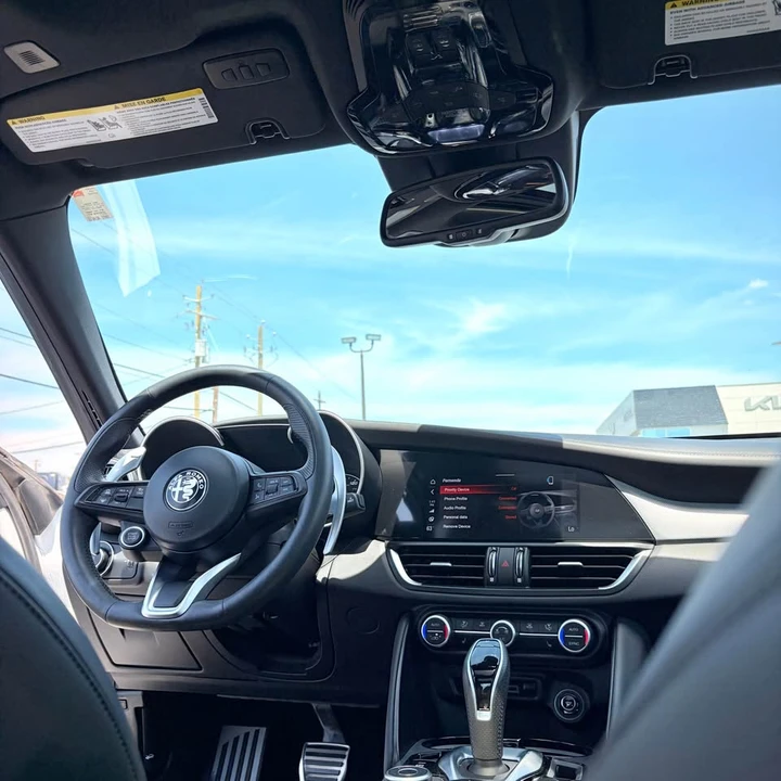 2022 Alfa Romeo Giulia - Image 12 of 20