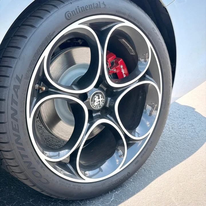2022 Alfa Romeo Giulia - Image 19 of 20