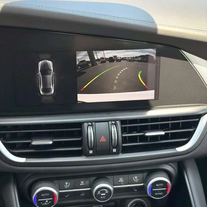 2022 Alfa Romeo Giulia - Image 16 of 20
